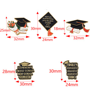 Meilleure Vente 2025 Épingles en émail motif chapeau de remise de diplôme de dessin animé pour chapeau de <span class=keywords><strong>médecin</strong></span>, en alliage de zinc plaqué or, cadeau de bijoux - Product Image 2