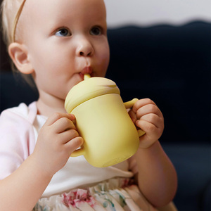 Gobelet d'apprentissage pour bébé en silicone de qualité alimentaire sans BPA, bouteille d'eau anti-fuite pour nourrissons et tout-petits, ODM OEM - Product Image 2