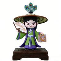 Shengye Livraison Rapide Figurines Miniatures Personnalisées en Résine Plastique PVC Mignonnes de Dessins Animés Fille avec Chapeau de Paon Jouets Cadeaux de Marque