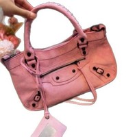 Sac fourre-tout en cuir véritable clouté style punk urbain parisien euro-américain pour filles, avec doublure en daim, options porté épaule ou croisé