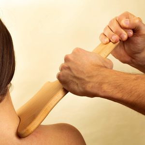 Strumento per Drenaggio Linfatico in Legno di Pino Lucidato Personalizzato, Attrezzi GuaSha, Massaggiatore Terapeutico Shandong, Regalo Aziendale per il Corpo - Product Image 3