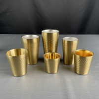 Fabricant vente en gros tasse isotherme à double paroi à motif diamant verres à bière en acier inoxydable de style classique pour boissons chaudes et froides