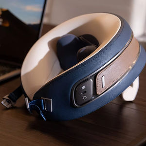 Oreiller de voyage en cuir de luxe en forme de U pour adultes étudiants Portable vertèbres cervicales cou épaule masseur confortable - Product Image 1