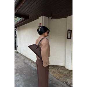 Veste courte de style universitaire pour femmes Belinda avec décoration patchwork, doublure en nylon rayé uni pour la saison printemps, automne ou hiver - Product Image 4