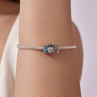 Breloque appareil photo plaquée argent avec émail bleu et lentille en cristal, pendentif mignon en alliage pour cadeau de bijoux unisexe