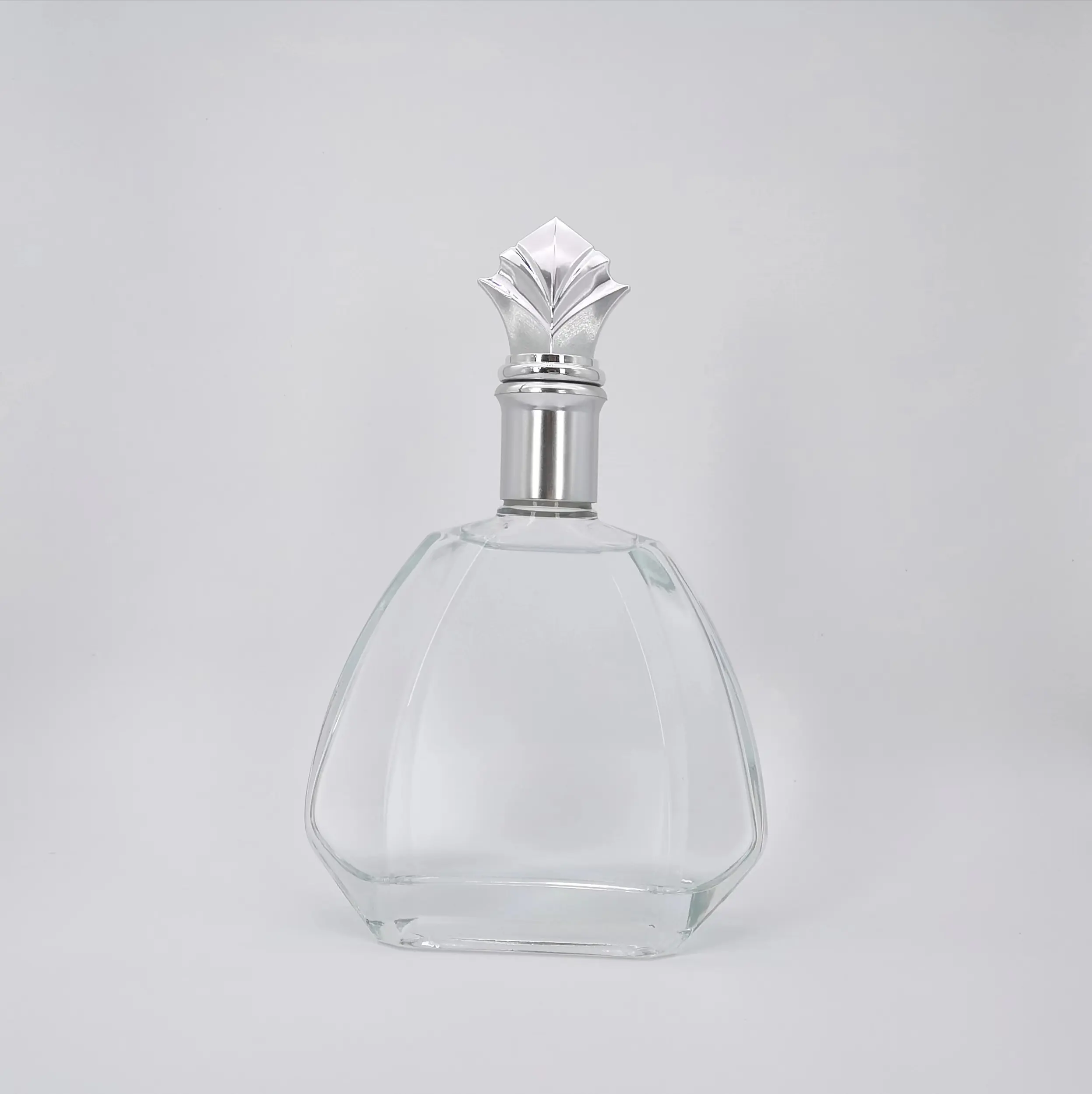 Fabrikant Luxe Milieuvriendelijke 700Ml Ronde Vorm Aangepaste Logo Kurk Liquor Glazen Flessen Kopen In Bulk