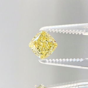 Лабораторно выращенный бриллиант, сертифицированный IGI, HPHT/CVD, фантазийный интенсивно-желтый, огранка «кушон», синтетический бриллиант - Product Image 3