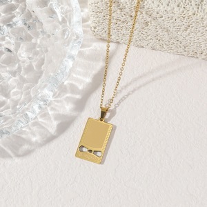 Collana da festa di tendenza con ciondolo quadrato dei 12 segni zodiacali placcato oro, in acciaio inossidabile, stile lusso leggero - Product Image 1