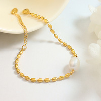 Mode rétro or 18 carats boule en acier inoxydable perles de riz chaîne perle d'eau douce bracelet à breloques femmes