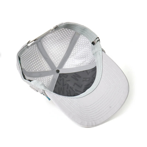 Casquette de golf imperméable à 5 panneaux avec logo en caoutchouc, découpe laser, performance, avec porte-tee magnétique, marqueur de balle et cordon de golf - Product Image 6