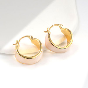 2025 Boutique bijoux mode INS Style élégant Simple <span class=keywords><strong>d</strong></span>éclaration rétro blanc brun émail huile femmes <span class=keywords><strong>boucles</strong></span> <span class=keywords><strong>d</strong></span>'oreilles à la mode - Product Image 4