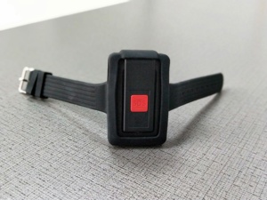 การแจ้งเตือนทางการแพทย์สีดำ GPS ติดตามอุปกรณ์สอดแนมการฟังเสียงปุ่มการข่มขู่ตื่นตระหนกสำหรับเด็กนักเรียน/พิเศษความต้องการส่วนบุคคล - Product Image 6