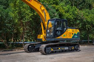 Bûches, tracteur de forêt, coupe d'arbre, grappin, tête de moissonneuse, machine pour la marche en forêt - Product Image 2