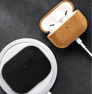 Étui rigide pour écouteurs en cuir alcantara fait main de luxe pour Airpods 4 - Product Image 1