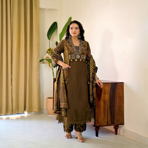 Ensemble Salwar en coton marron longueur cheville avec broderie et dupatta – Tenue ethnique traditionnelle pour femme – Inde, Pakistan – Décontracté, séchage rapide, toutes saisons - Product Image 1