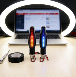 Accessoires de modification de moto : Bande LED 12V à défilement pour clignotant et effet 'cheval courant' pour véhicules électriques - Product Image 1