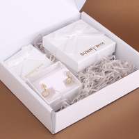 Großhandel Luxus benutzer definierte Logo weiß falten flachen Schmuck Versand Verpackung Papier Mailbox für Geschenk