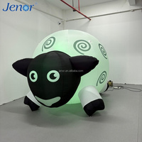 Moutons gonflables mignons de dessin animé utilisés pour la décoration de fêtes, la mise en scène et la publicité promotionnelle.