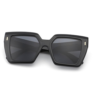 Luma - Occhiali da Sole Quadrati Chic da Donna con Montatura Piatta alla Moda - Product Image 4