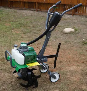 Machine agricole motoculteur avec lames de scarificateur