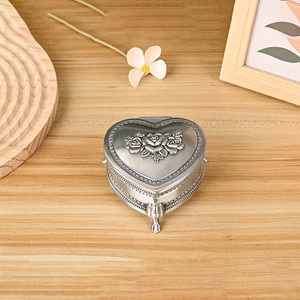 Dropshipping Shopify Vintage Antique Tin Heart Shaped Jewelry Box Small Delicate <b>Ring</b> Earring <b>Storage</b> Case - Product Image 5