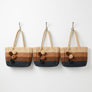 Sac cabas en raphia rayé avec pompon décoratif, style bohème, sac de shopping d'été, logo personnalisé, fabriqué à Madagascar - Product Image 4