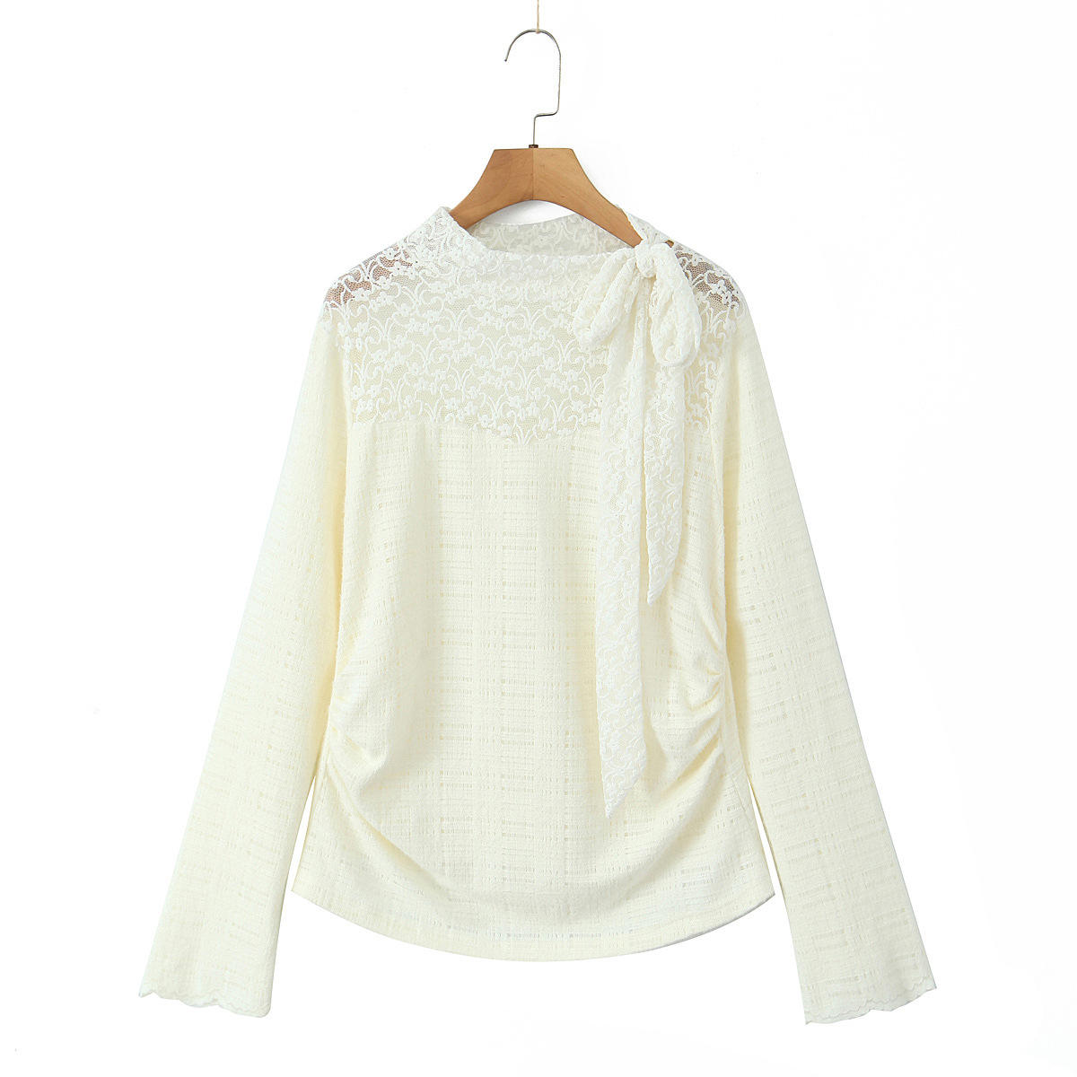 เสื้อลูกไม้สีขาวคลาวด์