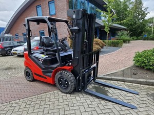 Montacargas Diésel Multifuncional CPCD25J de 2.5 Toneladas, Nuevo, Carretilla Elevadora Retráctil, Longitud de Horquilla 1070 mm, Certificado CE. - Product Image 6