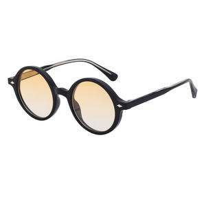 Nuevas gafas de sol con montura redonda para mujer, protección UV400, lentes de PC, montura negra, estilo moderno WM TR28019 - Product Image 2