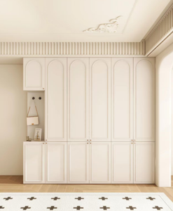 Armoire intégrée moderne sur mesure en MDF de style français avec <span class=keywords><strong>portes</strong></span> cintrées et tiroirs à fermeture douce pour chambre d'appartement et de villa - Product Image 3