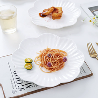 Noordse 9/10-inch lelievormige keramische dinerborden porseleinen snackbordjes fruitschaal set voor magnetron en koelkastgebruik