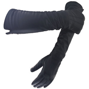 Gants en cuir tactiles élégants pour femme, style classique uni, sexy, en peau de mouton noire, pour l'hiver, la pêche, la plage, fabriqués dans une usine certifiée BSCI - Product Image 3