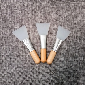 Ensemble d'outils SPA manche <span class=keywords><strong>en</strong></span> bois naturel tête souple <span class=keywords><strong>masque</strong></span> de bricolage brosse <span class=keywords><strong>en</strong></span> <span class=keywords><strong>Silicone</strong></span> Mini 9cm brosse applicateur de <span class=keywords><strong>masque</strong></span> <span class=keywords><strong>en</strong></span> <span class=keywords><strong>Silicone</strong></span> <span class=keywords><strong>pour</strong></span> le visage - Product Image 4