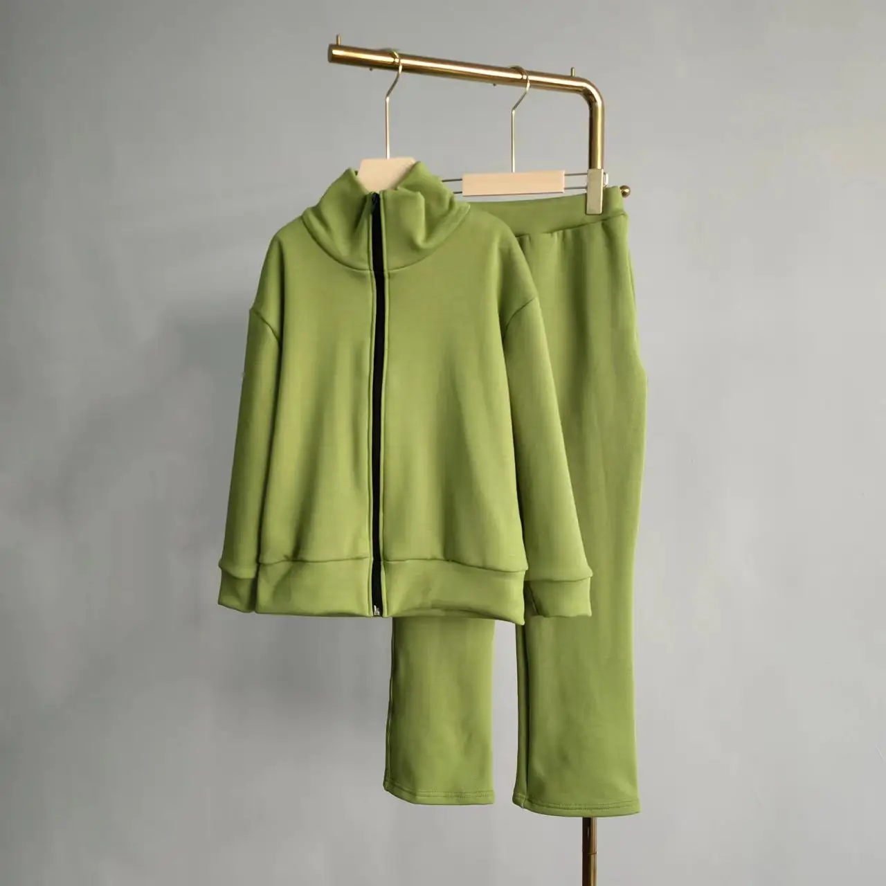 Costume de danse sportswear pour adolescentes, couleur vert, avec design personnalisé et logo