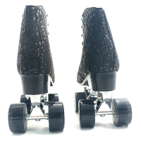 Patins à roulettes élégants noirs à pois gaufrés, châssis en aluminium, roues en PU résistantes à l'usure, frein en PU, patins tendance pour la scène