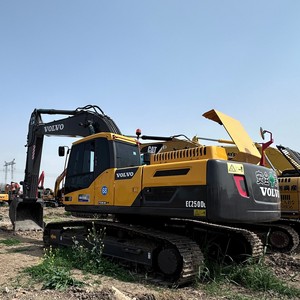 Excavadora de cadenas Volvo EC250 usada, 90% nueva, de 25 toneladas, máquina pesada para operaciones diarias de movimiento de tierras. - Product Image 1