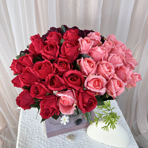 Flores Artificiales Queyiyi, Rosas de Seda, 18 Piezas, Capullos de Rosa en Forma de Corazón, Decoración para Bodas y Hogar - Product Image 1