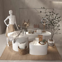 Présentoir de Luxe en Bois Blanc pour Vêtements et Mobilier Commercial Moderne pour Hôtels et Centres Commerciaux