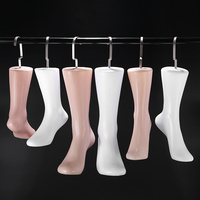 Vente en gros de présentoir en plastique pour adulte, pour chaussette et crochet, mannequin de pied pour enfant, présentoir de chaussures