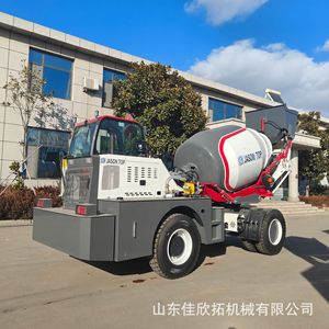 Camion malaxeur à béton autochargeant avec rayon de braquage court pour terrains complexes - Product Image 3