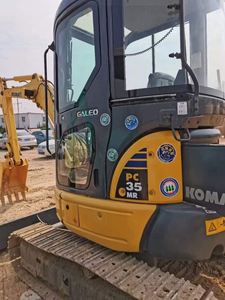 Excavadora de cadenas usada premium para PC35MR 3T, certificada CE EMC, con bomba hidráulica Shimadzu para motor, 1 año de garantía, alta capacidad de excavación - Product Image 4