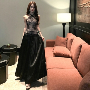 <span class=keywords><strong>Robe</strong></span> de soirée <span class=keywords><strong>longue</strong></span> en dentelle noire à <span class=keywords><strong>dos</strong></span> <span class=keywords><strong>nu</strong></span> avec une touche féminine - Product Image 4
