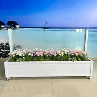 Rampe en verre télescopique décorative commerciale avec jardinière intégrée, réglable, rétractable et résistante aux intempéries