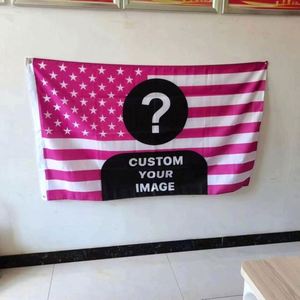 Décoration de chambre personnalisée, tapisserie de drapeau imprimée numériquement en polyester rose sur mesure avec photo et texte, style américain - Product Image 2