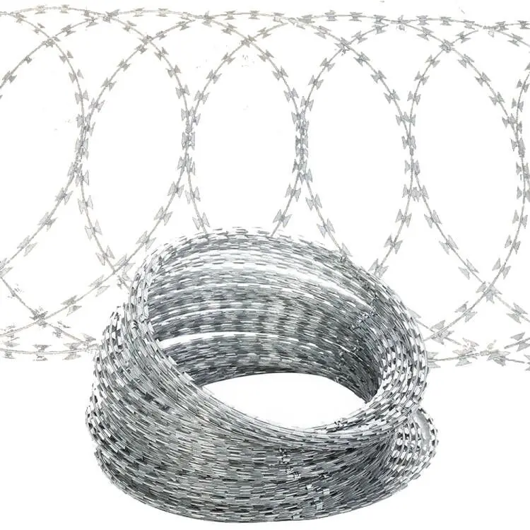 Cerca de malha de prisão de preços baixos Cbt65 Bto30 Bto-22 rolo galvanizado por imersão a quente Concertina lâmina de barbear de fio farpado duplo