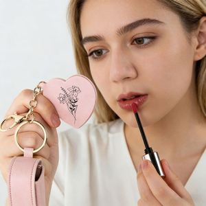 Pochette de rangement pour rouge à lèvres personnalisée avec porte-clés et mini miroir cœur, étui de voyage gravé pour baume à lèvres avec fleur de naissance - Product Image 5