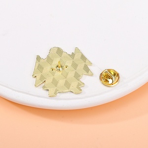 Broche de Ópera de Sichuan con Panda Cambiante de Rostro y Broche de Ópera de Pekín con Técnica de Goteo de Aceite, Esencia Nacional China - Product Image 4