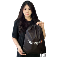 Sac à dos personnalisé en polyester noir avec cordon de serrage et sangle chaîne, design vintage écologique, idéal pour le sport et les voyages estivaux