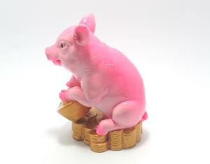 Statue de cochon assis rose 66mm de hauteur matériau en polyrésine Design artificiel élégant pour la décoration de la maison - Product Image 2