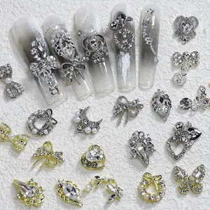 Vendita all'ingrosso hot 3d ciondoli per unghie in metallo con gemma di cristallo in lega per unghie farfalla strass decorazione gioielli